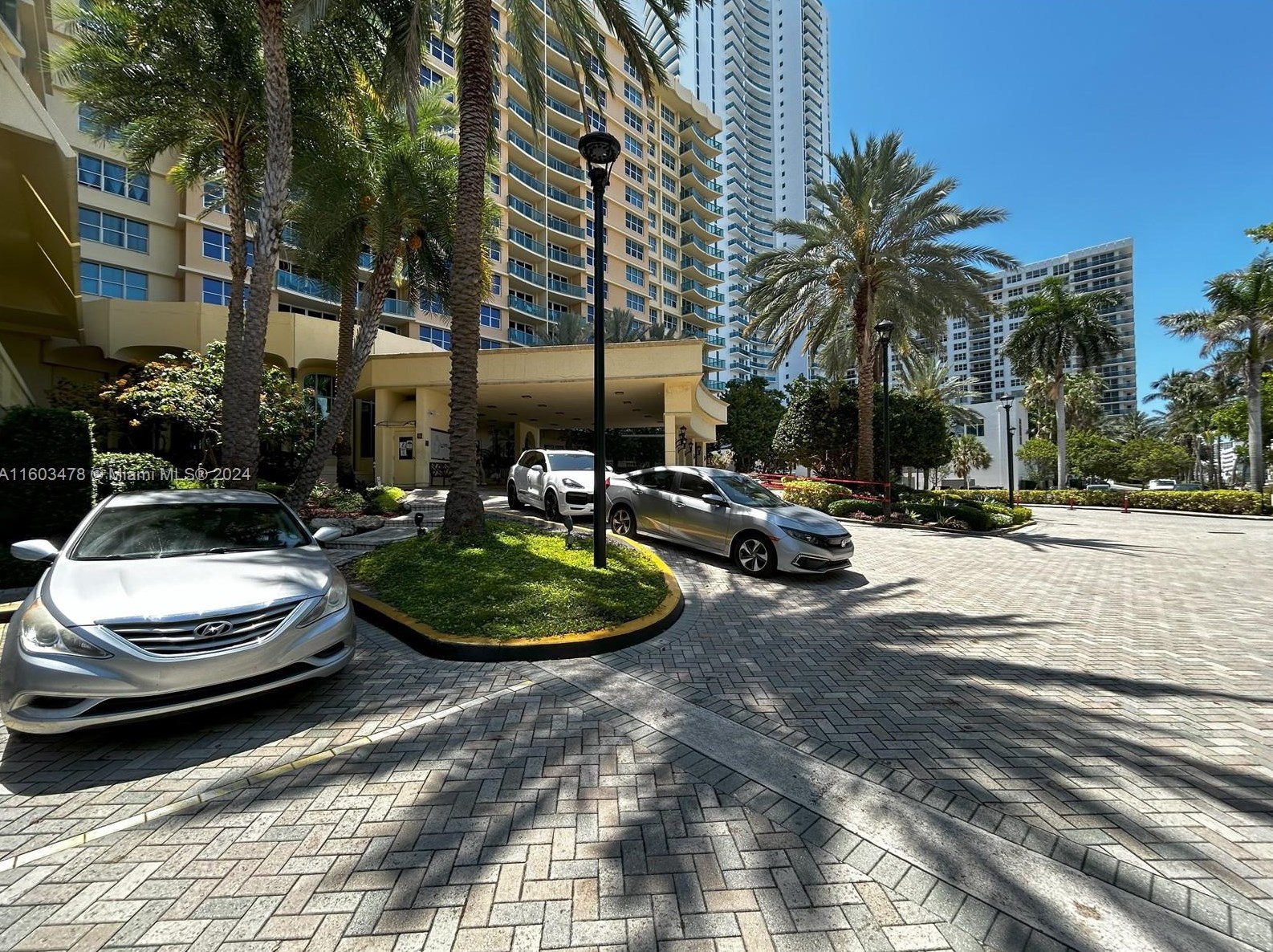 2501 Ocean Dr, Hollywood FL 33019-2699 exterior