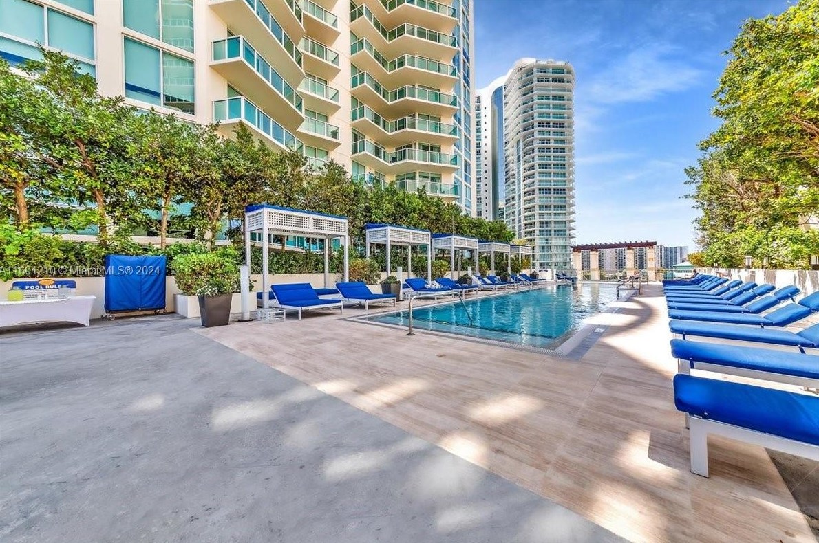 150 Sunny Isles Blvd, Miami FL 33160-4391 exterior