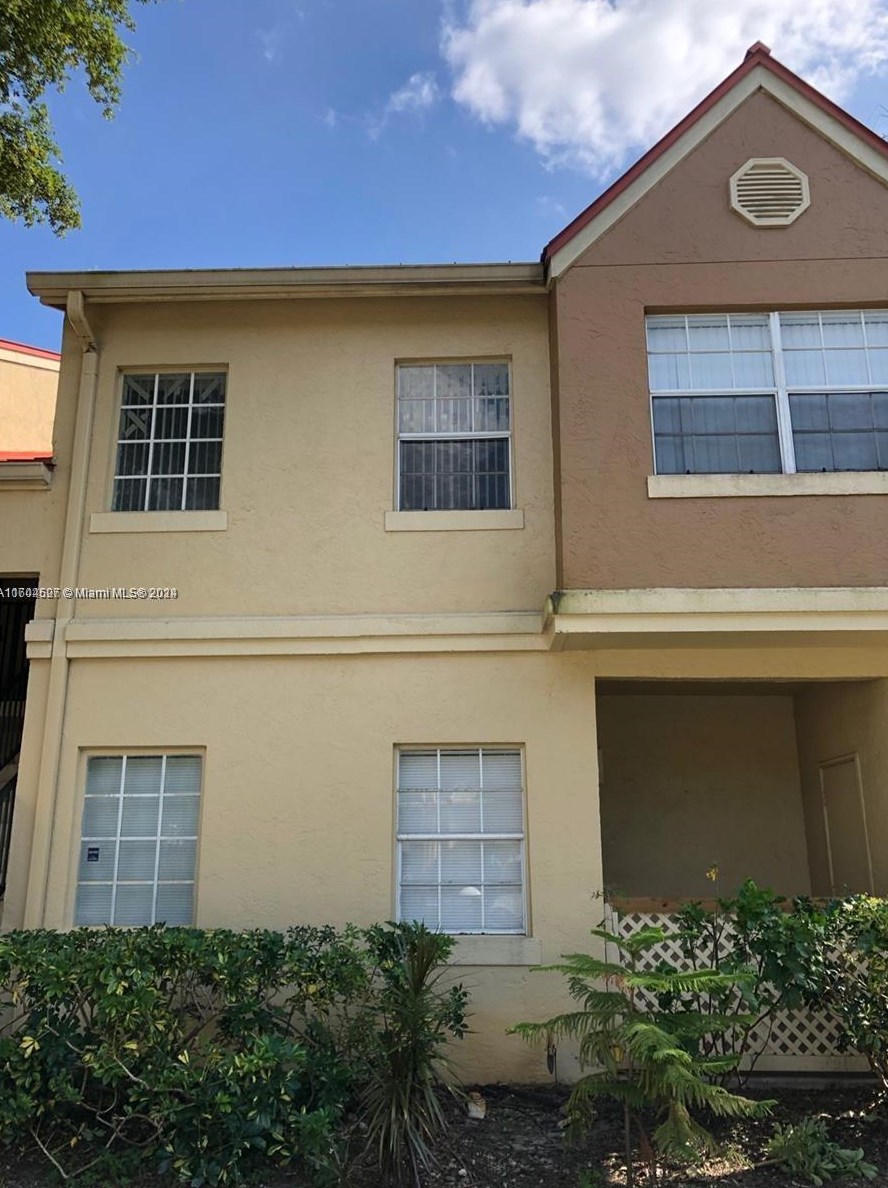 18310 68th Ave, Hialeah FL  33015-3417 exterior