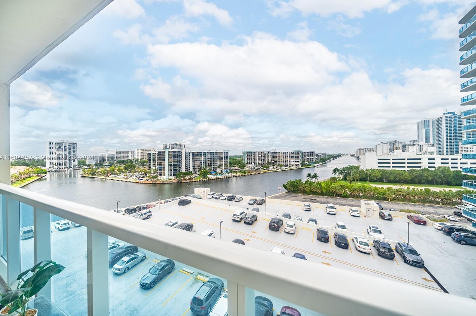 3800 Ocean Dr, Hollywood FL 33019-2904 exterior