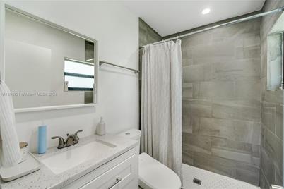 2701 NE 52nd St, Lighthouse Point, FL 33064 - Photo 25