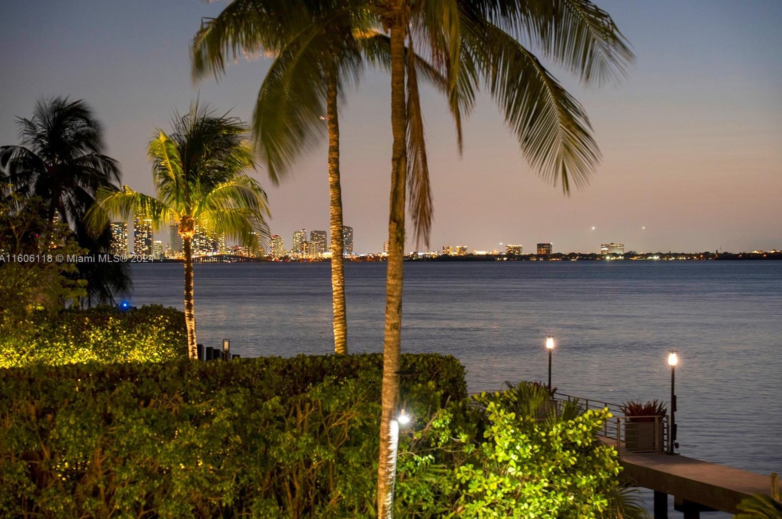 4810 Bay Rd, Miami FL 33141-4515 exterior