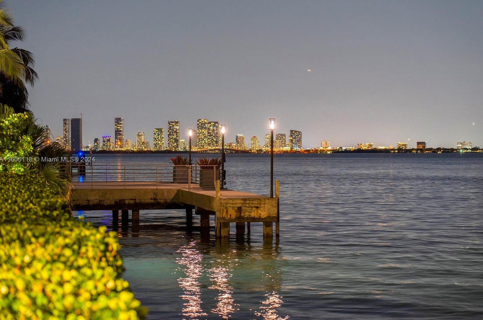 4810 Bay Rd, Miami FL 33141-4515 exterior