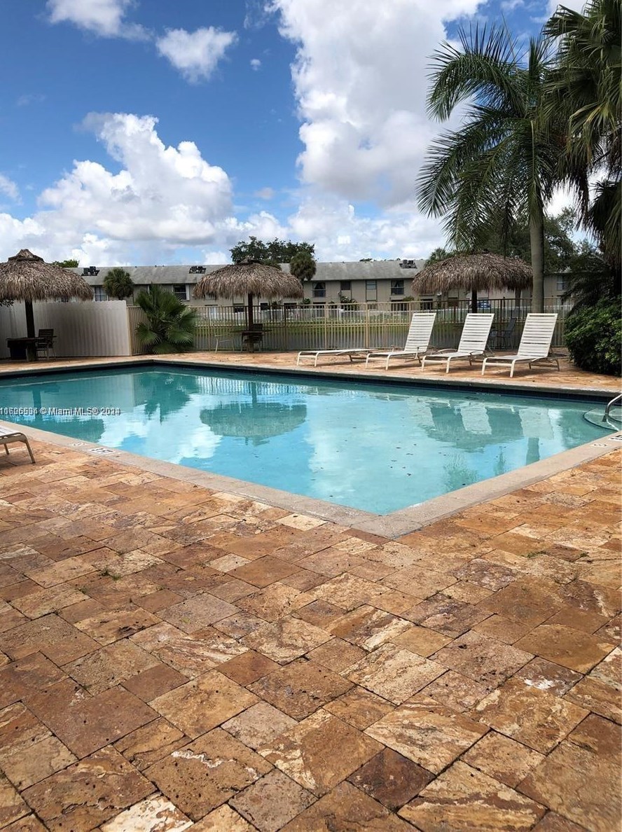 15231 80th St, Miami FL  33193-1375 exterior