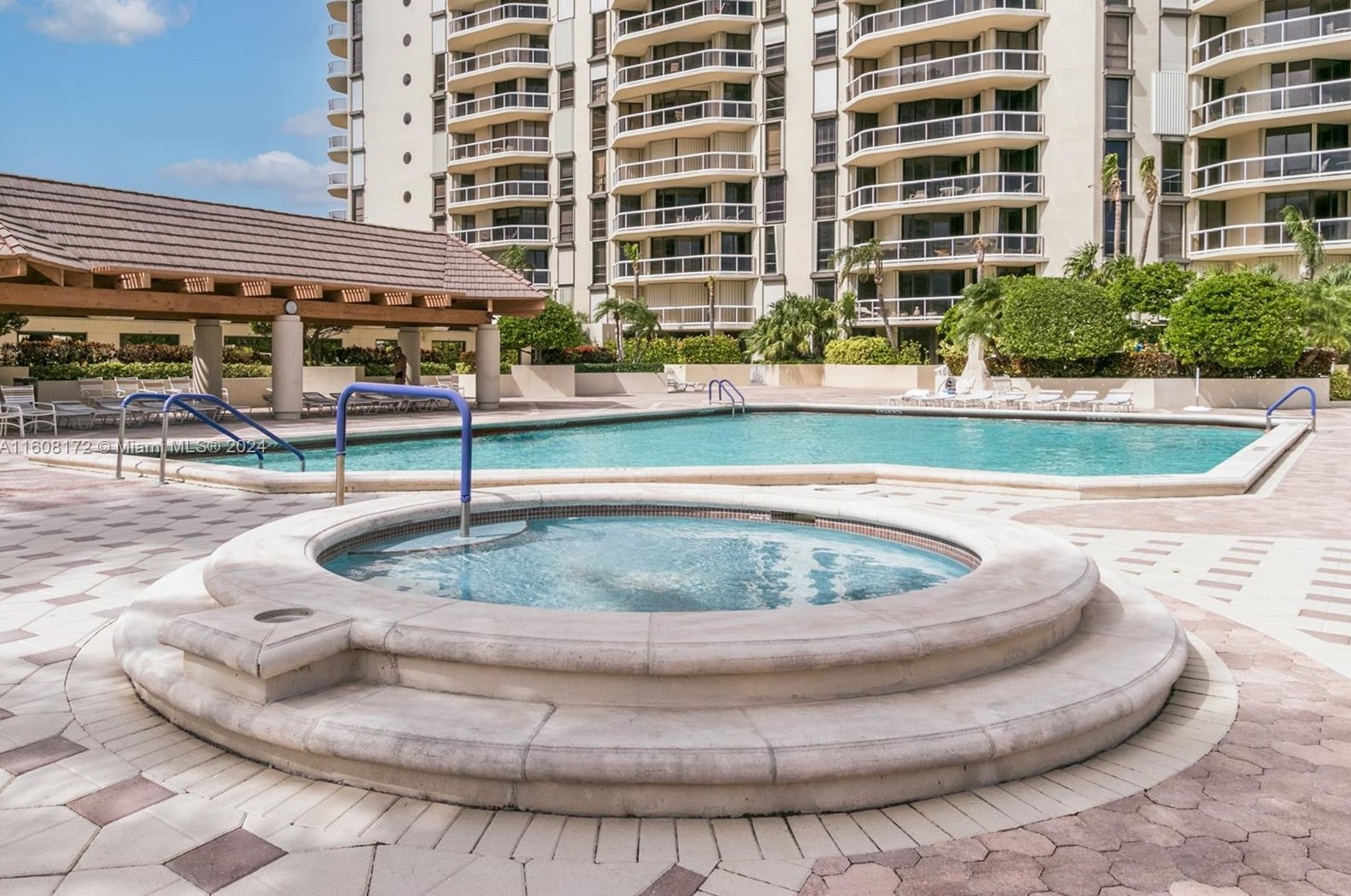 20191 Country Club Dr, Miami FL 33180-3012 exterior