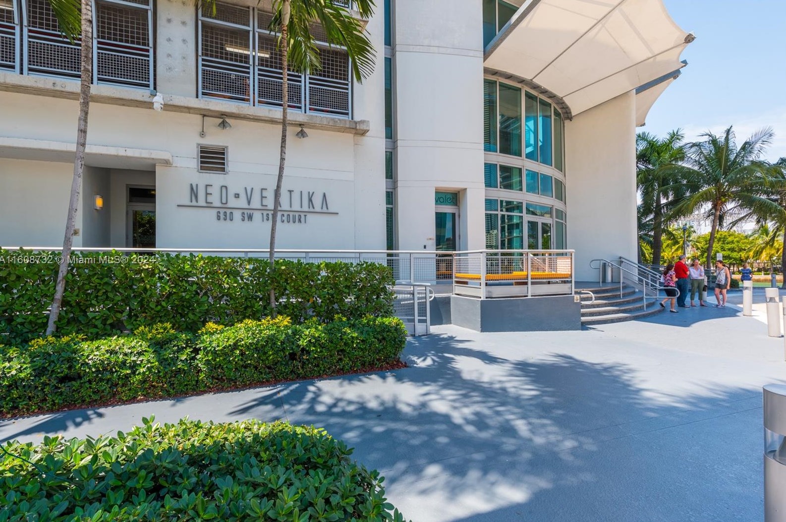 690 1st Ct, Miami FL  33130-2934 exterior