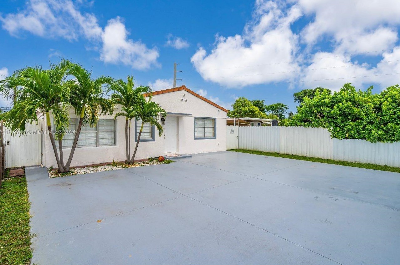 2405 Funston St, Hollywood FL  33020-5835 exterior
