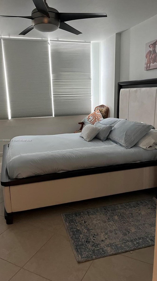 2751 Ocean Dr, Hollywood FL  33019-2721 exterior