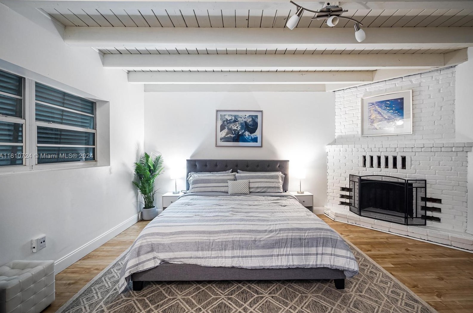 560 107 St, Miami FL 33156-4162 exterior