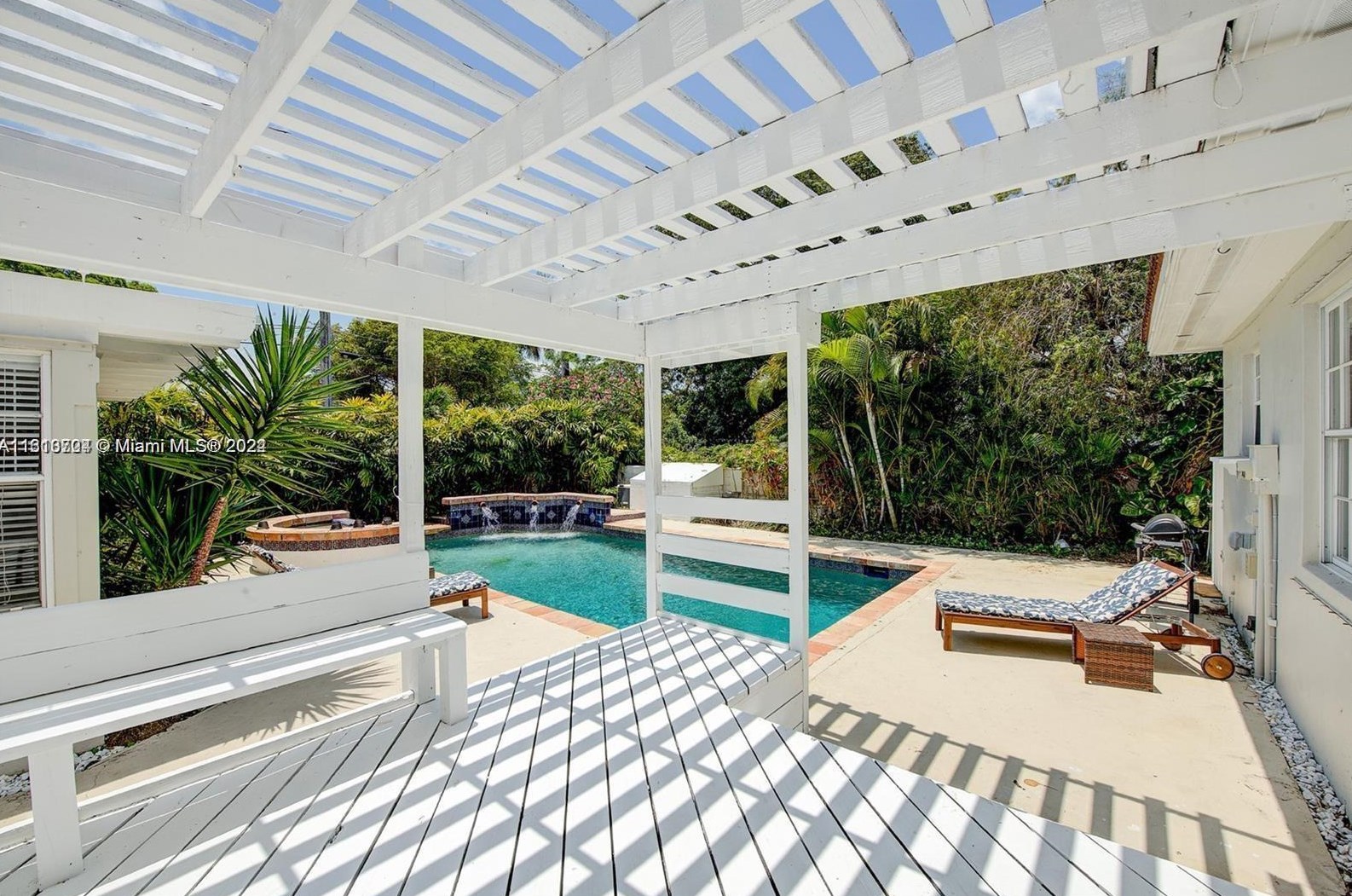 560 107 St, Miami FL 33156-4162 exterior