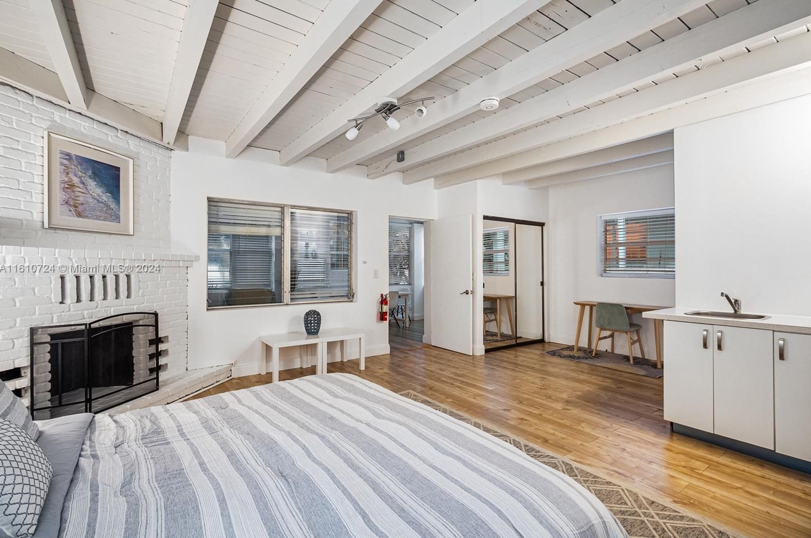 560 107 St, Miami FL 33156-4162 exterior