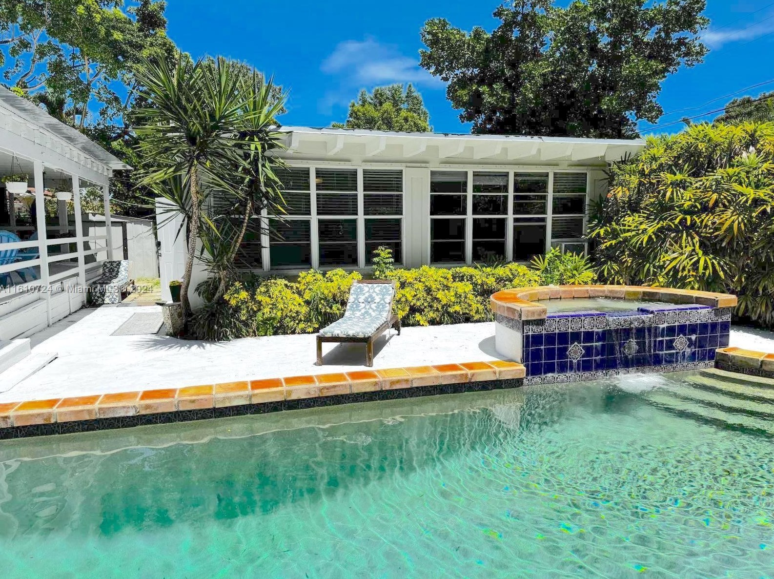 560 107 St, Miami FL 33156-4162 exterior