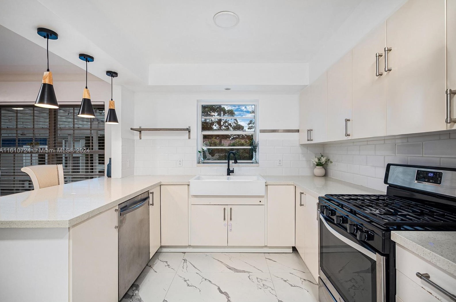 560 107 St, Miami FL 33156-4162 exterior