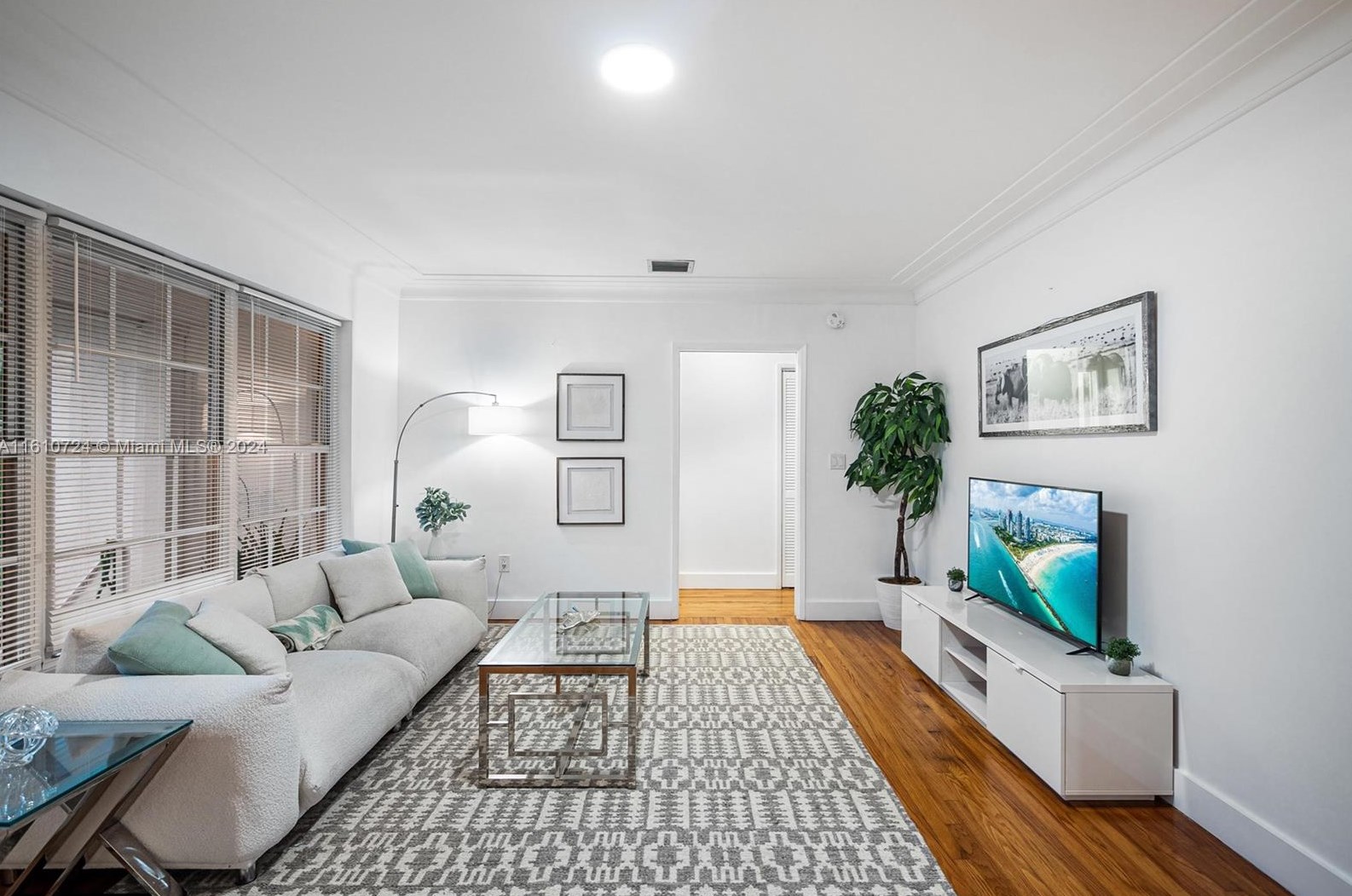 560 107 St, Miami FL 33156-4162 exterior