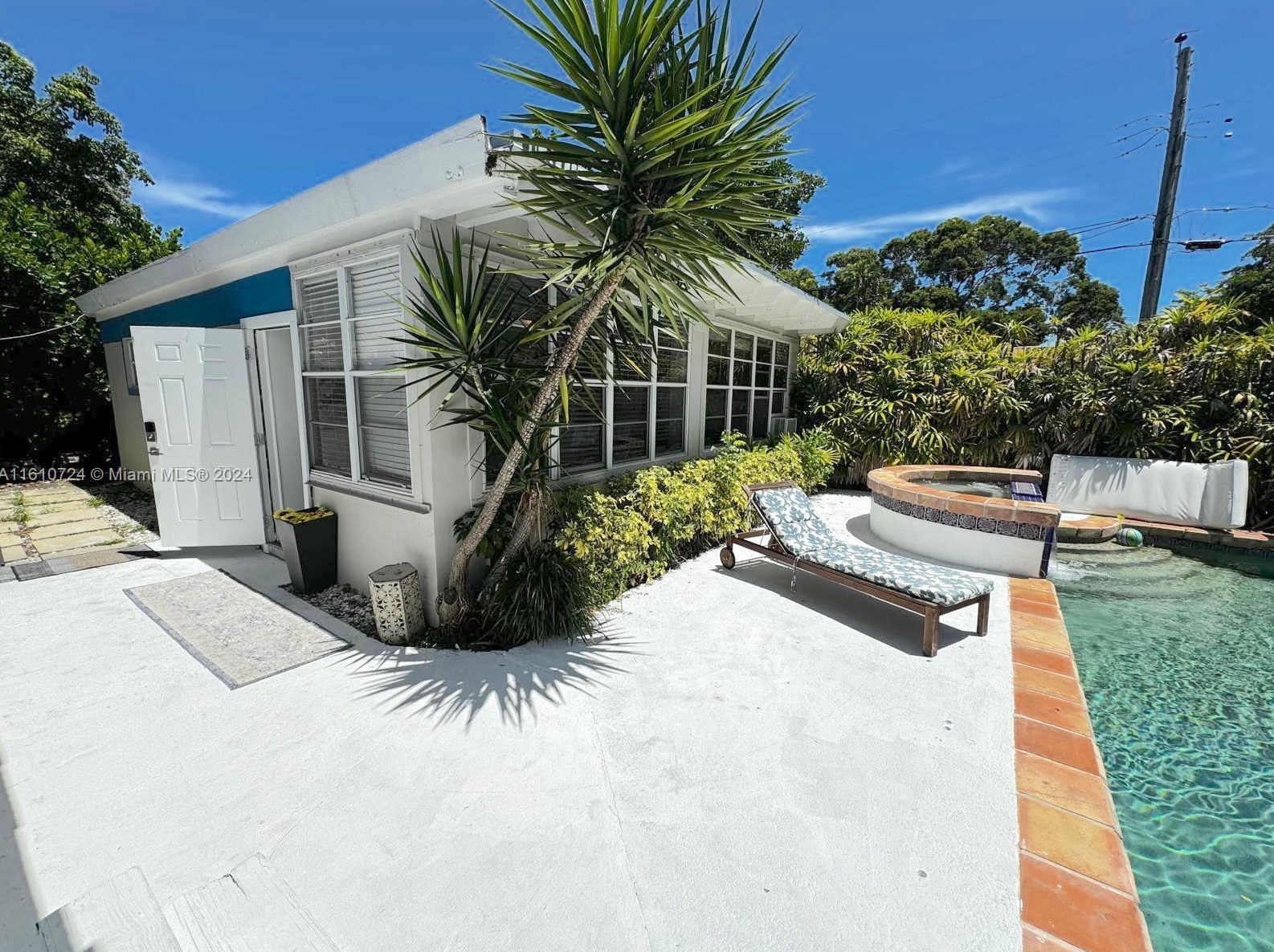 560 107 St, Miami FL 33156-4162 exterior