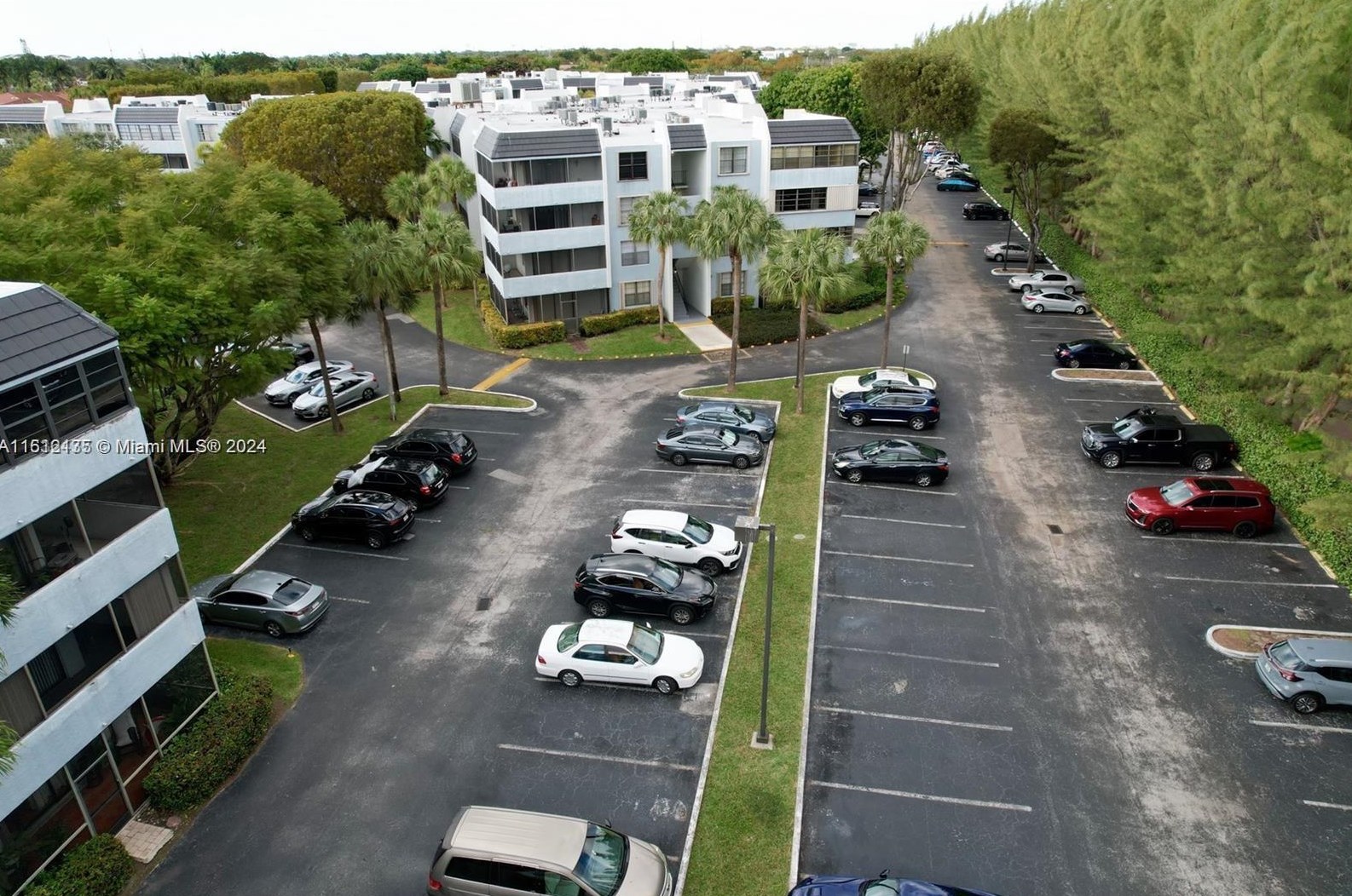 10852 Kendall Dr, Miami FL  exterior