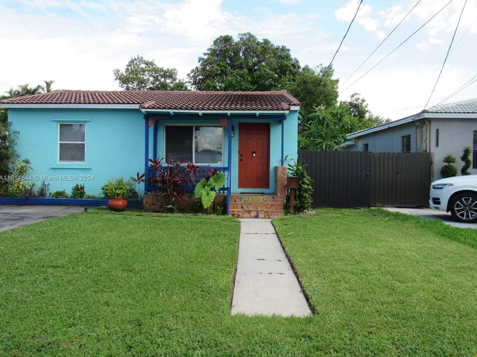 2226 Arthur St, Hollywood FL  33020-3038 exterior