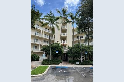 3600 Oaks Clubhouse Dr #203, Pompano Beach, FL 33069 - Photo 1