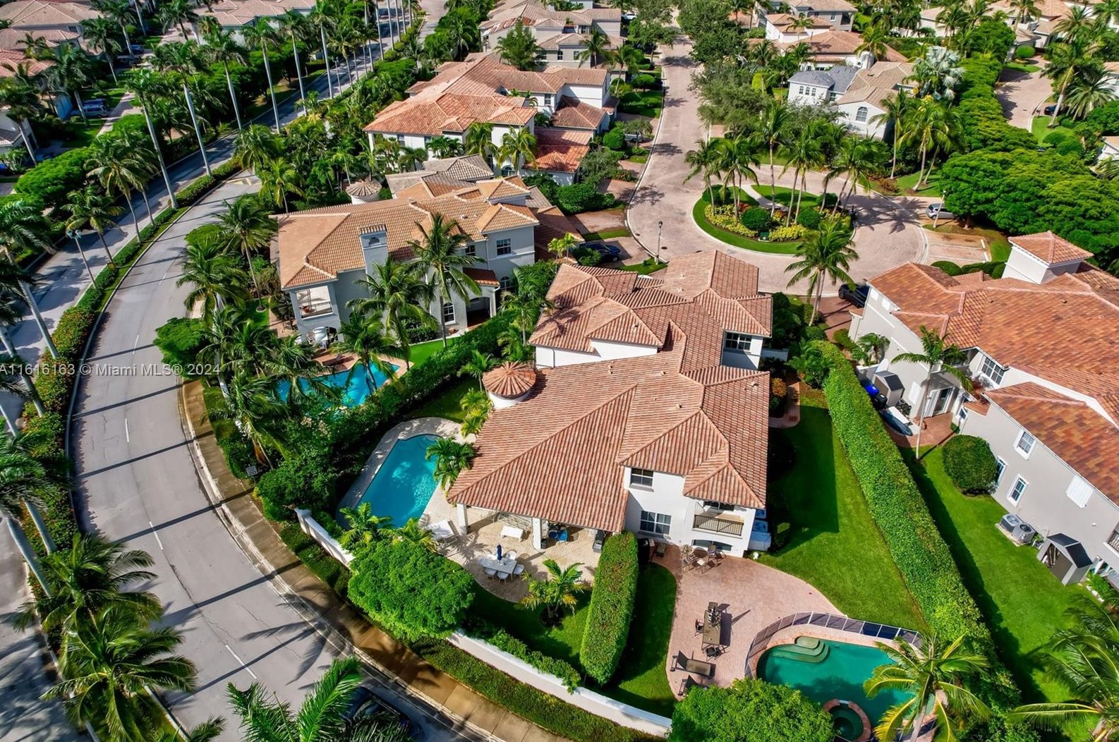 808 Spinnaker Dr, Hollywood FL 33019-5027 exterior