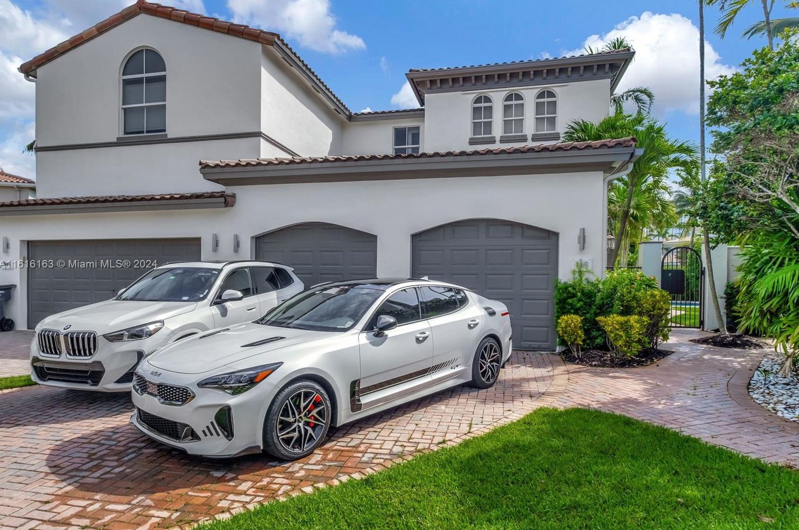 808 Spinnaker Dr, Hollywood FL 33019-5027 exterior