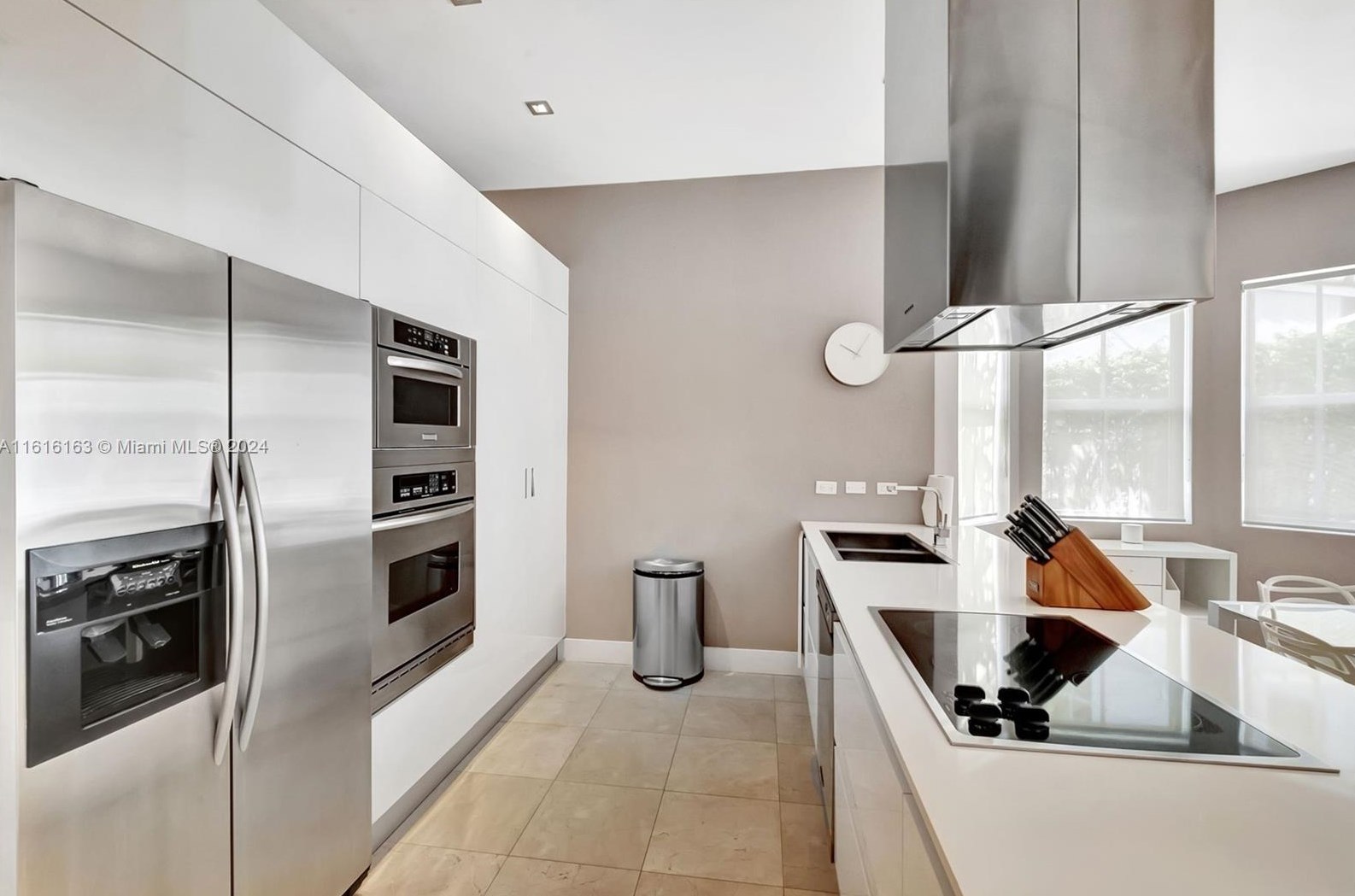 808 Spinnaker Dr, Hollywood FL 33019-5027 exterior