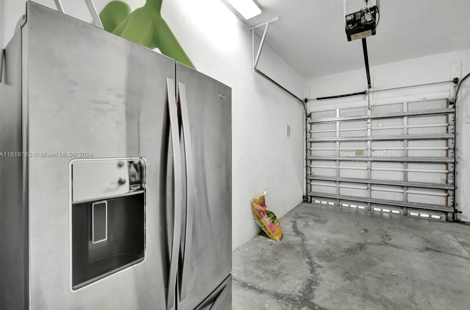 808 Spinnaker Dr, Hollywood FL 33019-5027 exterior