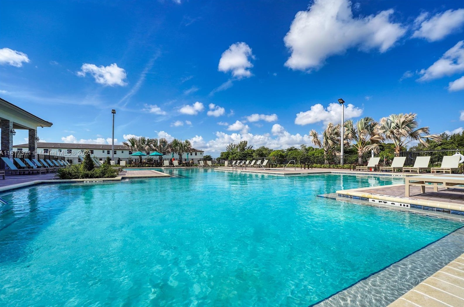 2481 124th St, Miami FL  33167-1918 exterior