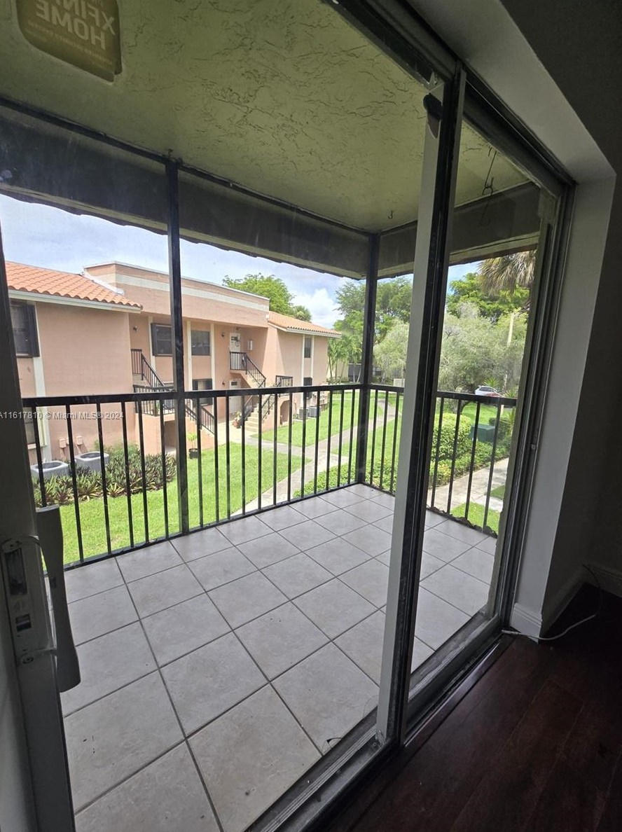 9808 Hammocks Blvd, Miami FL  33196-1538 exterior