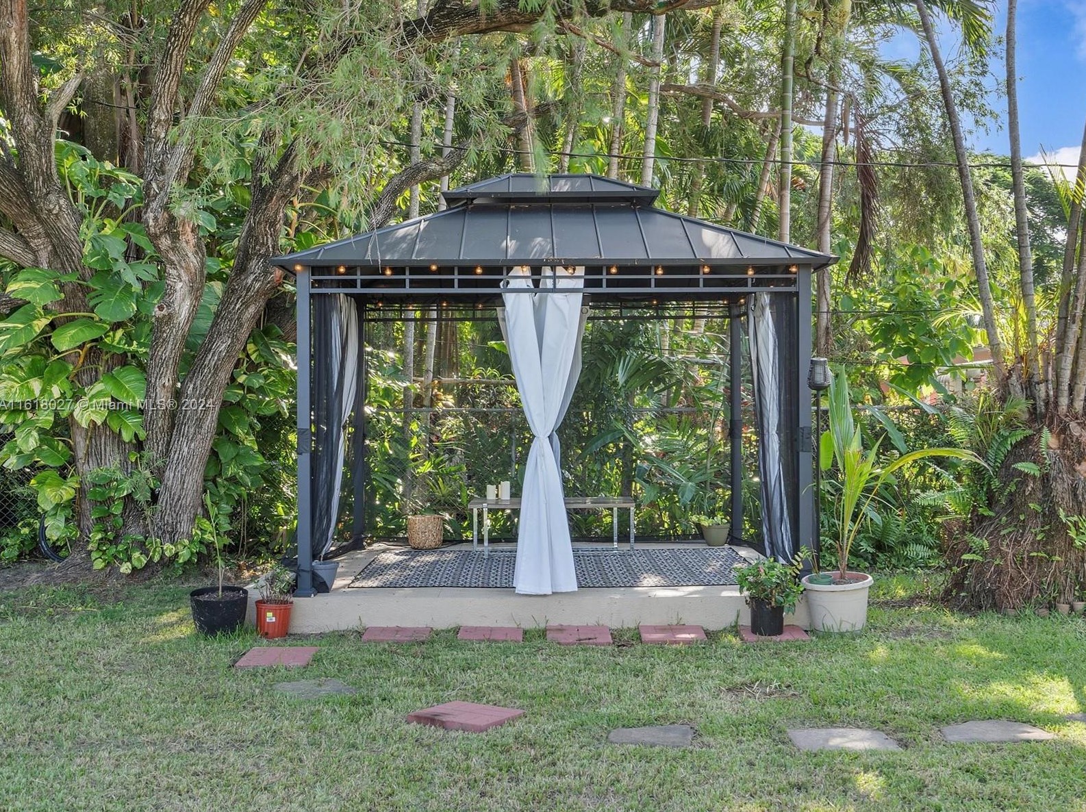 1426 Arthur St, Hollywood FL  33020-3743 exterior