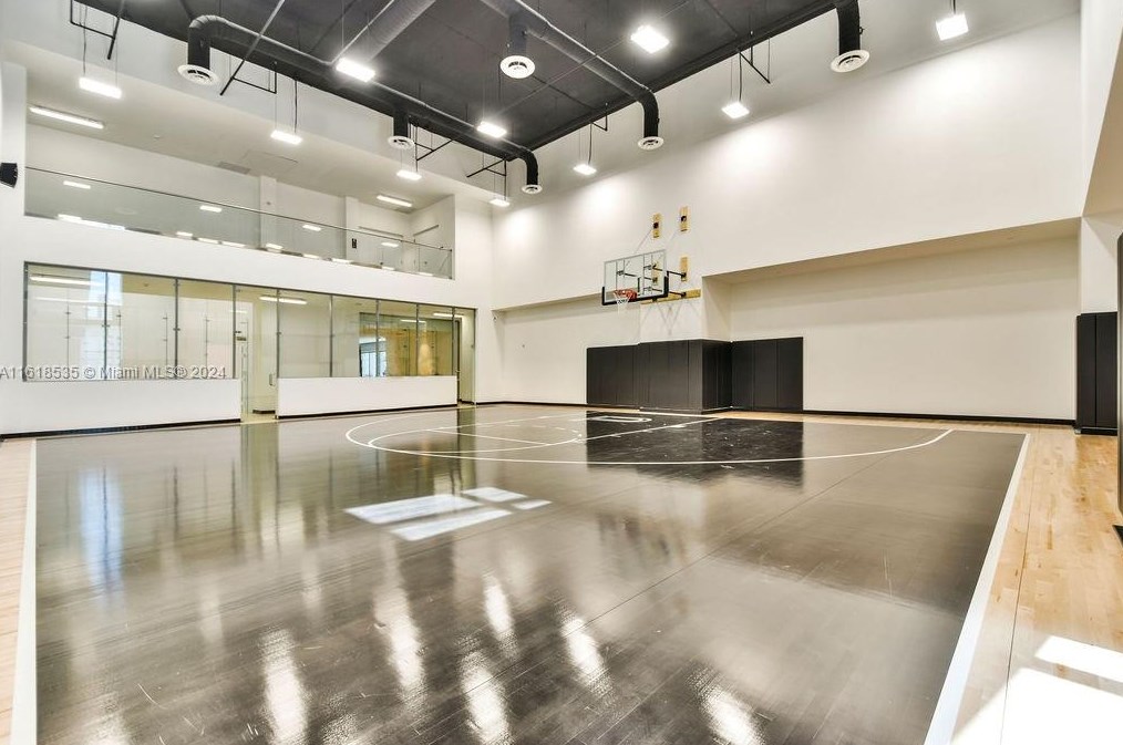 851 1st Ave, Miami FL  33132 exterior