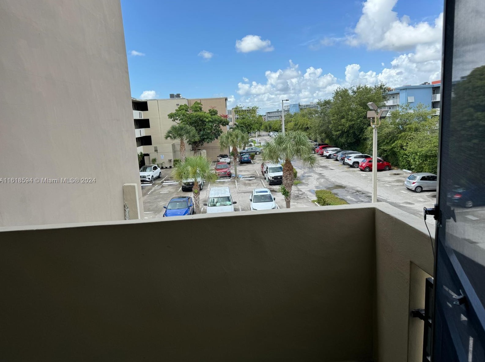 1690 191st St, Miami FL 33179-4103 exterior