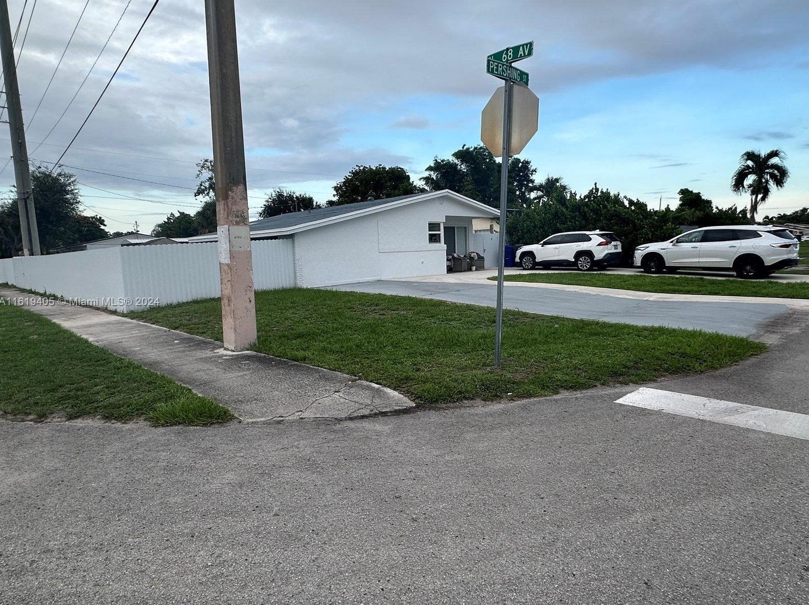 6791 Pershing St, Hollywood FL  33024-1833 exterior