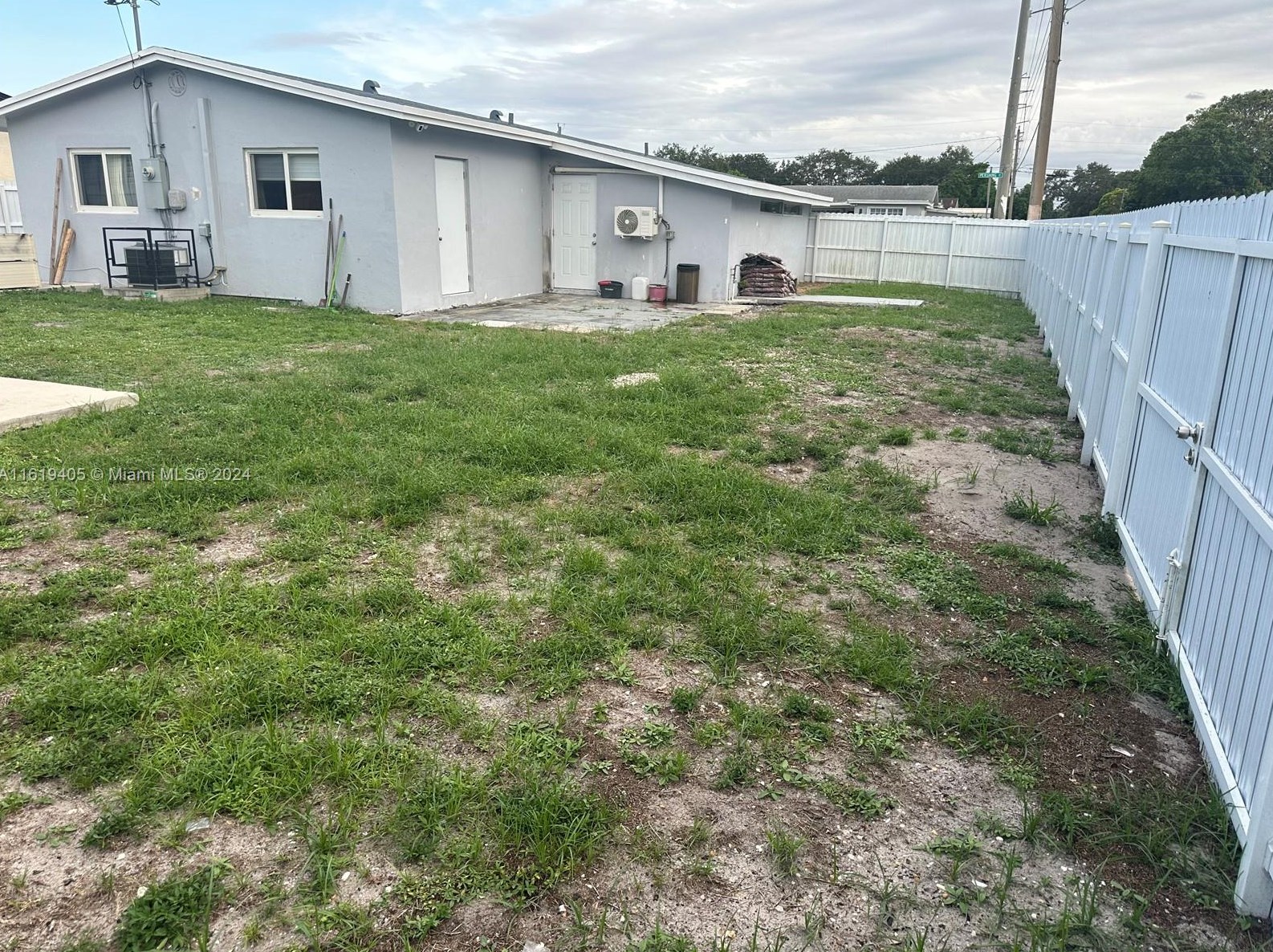 6791 Pershing St, Hollywood FL  33024-1833 exterior