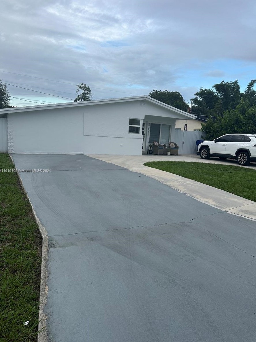 6791 Pershing St, Hollywood FL  33024-1833 exterior