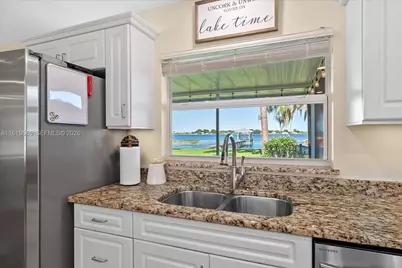 924 Lake Dr E, Lake Placid, FL 33852 - Photo 9