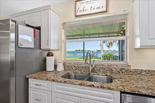 924 Lake Dr E, Lake Placid, FL 33852 - Photo 9