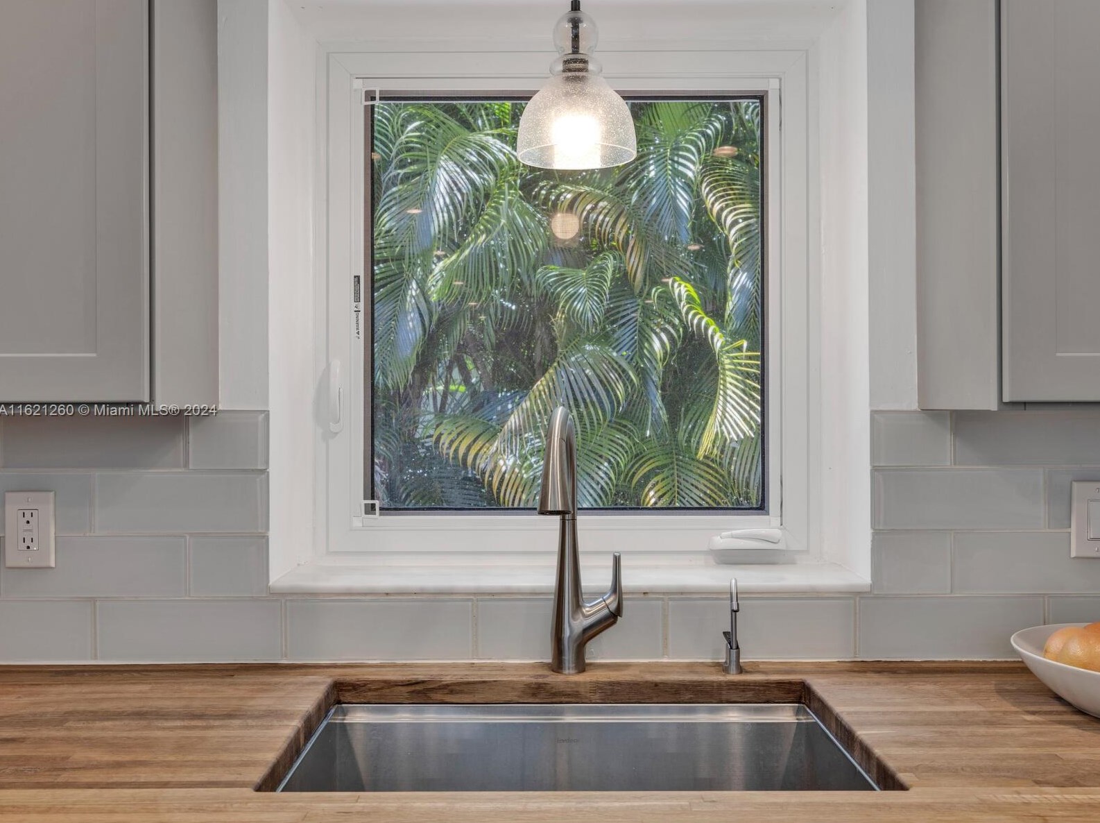 420 94 St, Miami FL 33138-2845 exterior