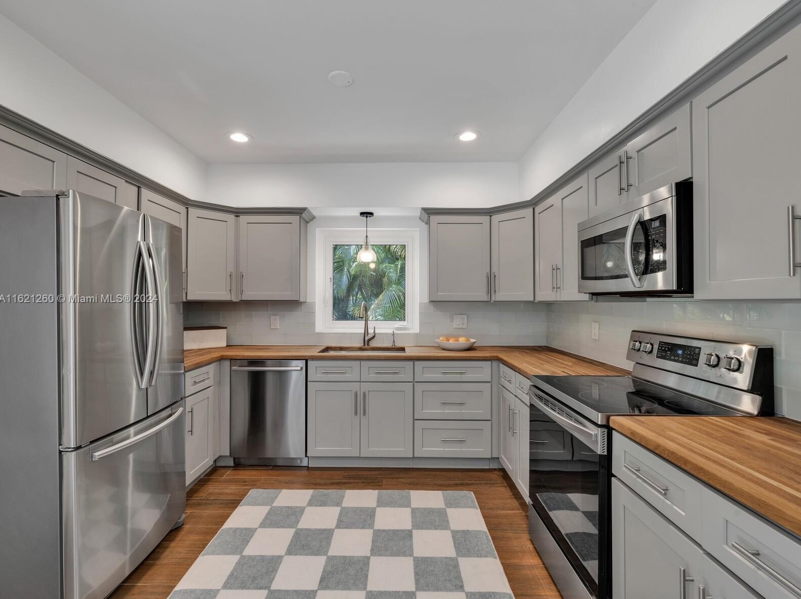 420 94 St, Miami FL 33138-2845 exterior