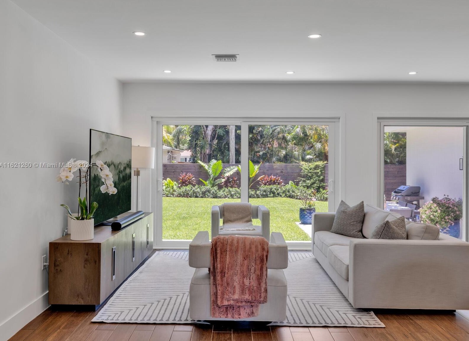 420 94 St, Miami FL 33138-2845 exterior