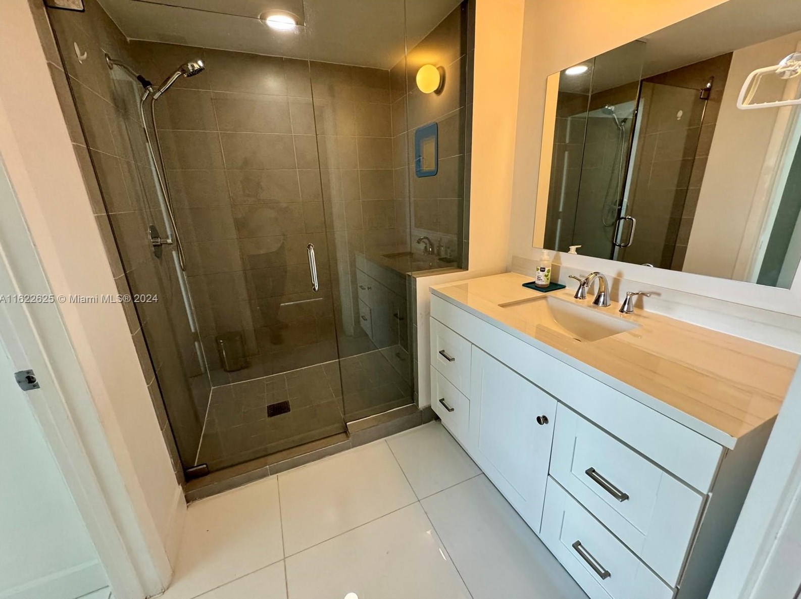 92 3rd St, Miami FL 33130-2994 exterior