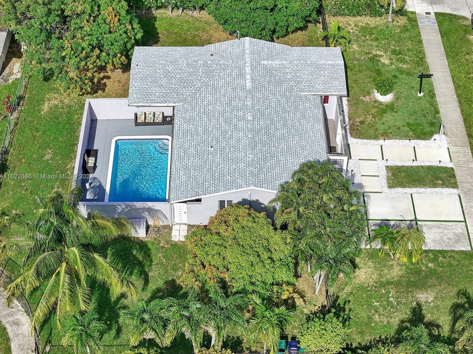 10475 152nd St, Miami FL  33157-1420 exterior