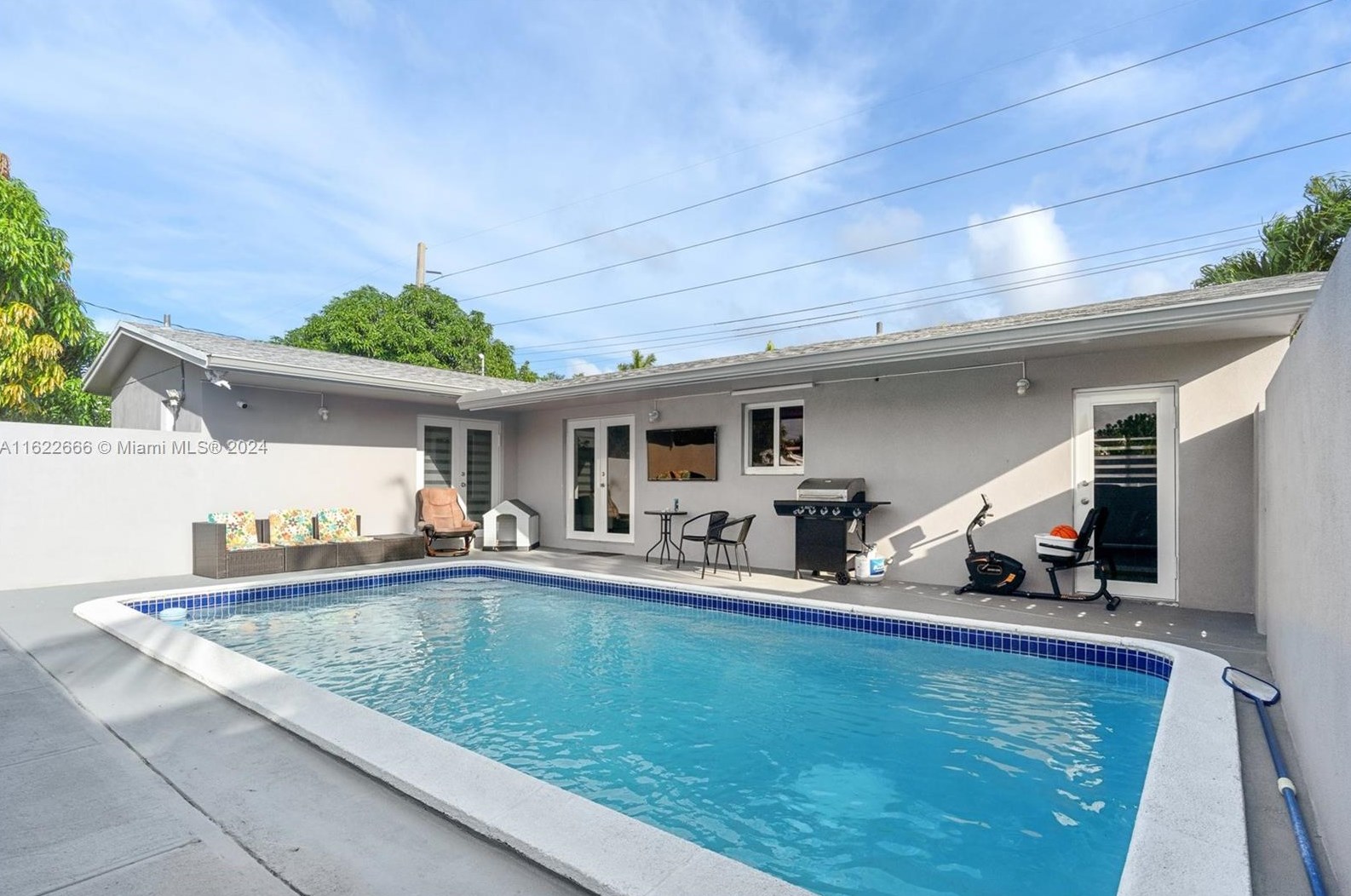 10475 152nd St, Miami FL  33157-1420 exterior