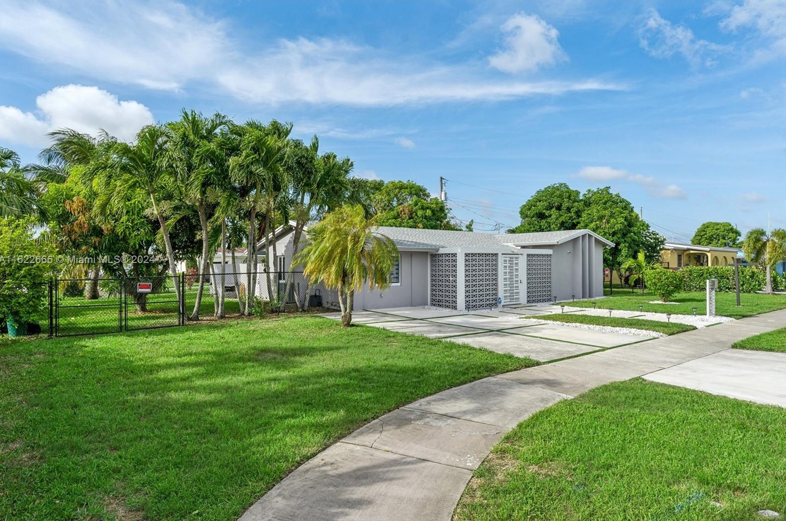 10475 152nd St, Miami FL  33157-1420 exterior