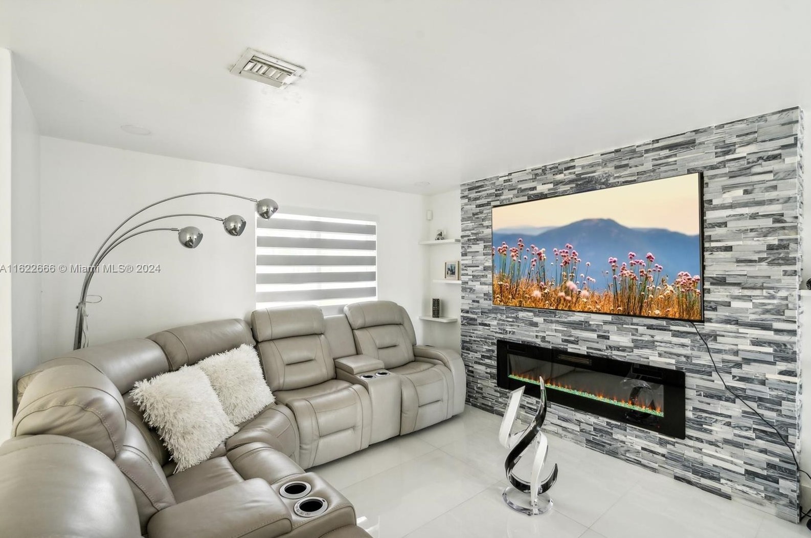 10475 152nd St, Miami FL  33157-1420 exterior