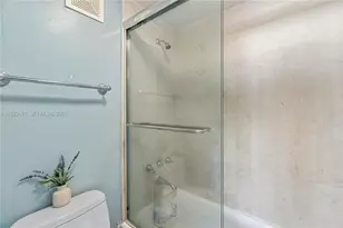 100 Lincoln Rd, Miami Beach, FL 33139 - Photo 17