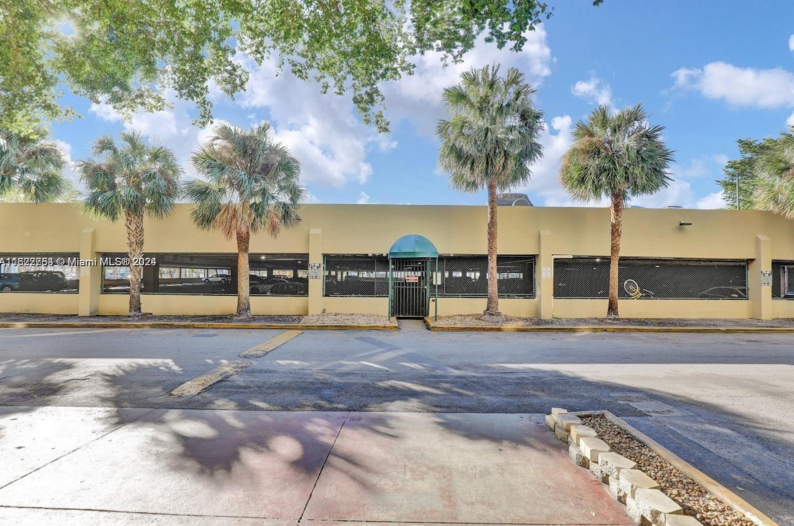 1470 123rd St, Miami FL  33161-6028 exterior