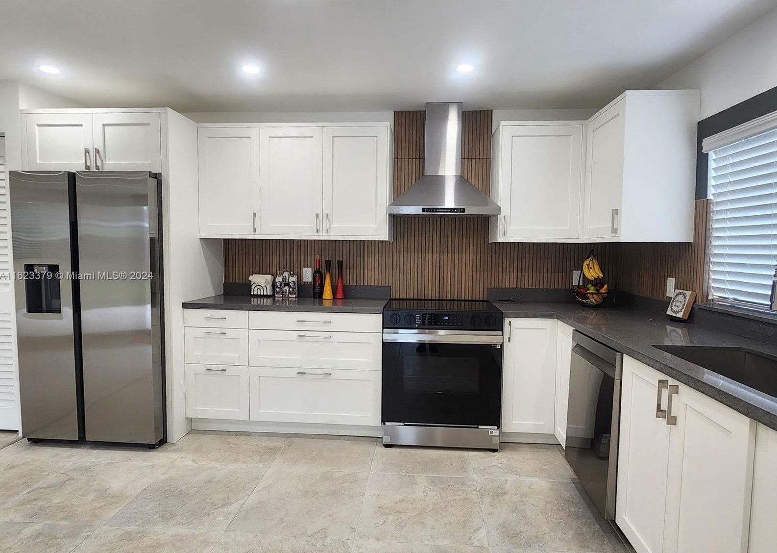 64 Corydon Dr, Miami FL  33166-5051 exterior