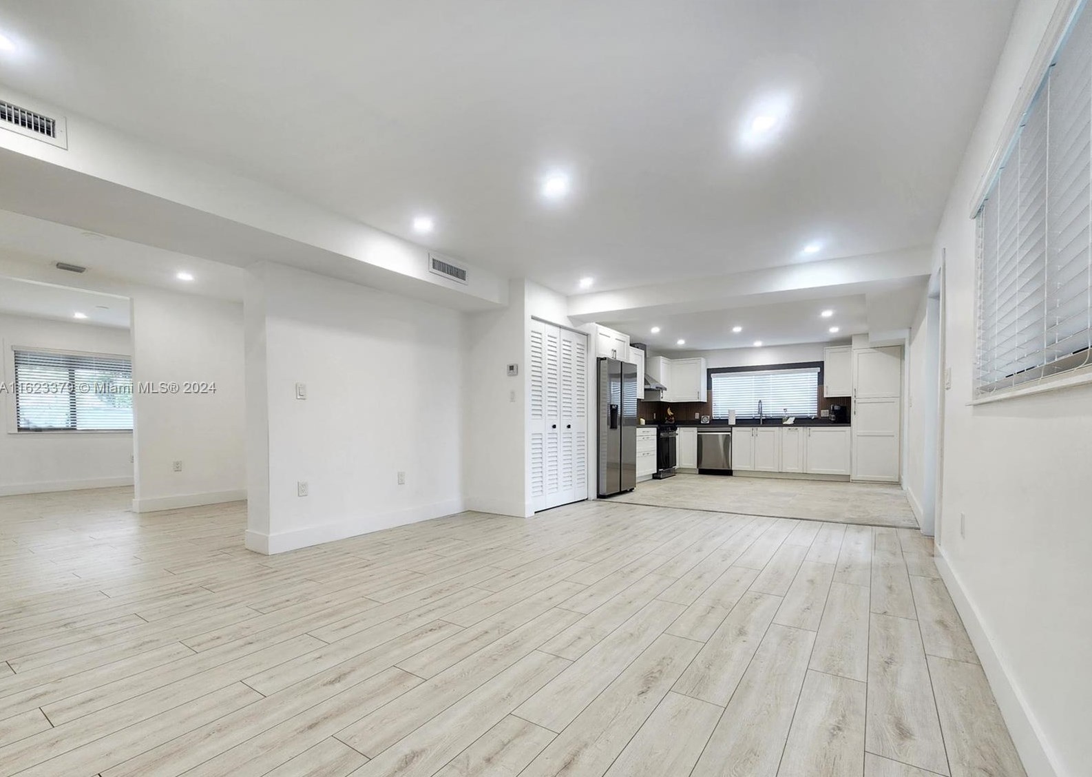 64 Corydon Dr, Miami FL  33166-5051 exterior