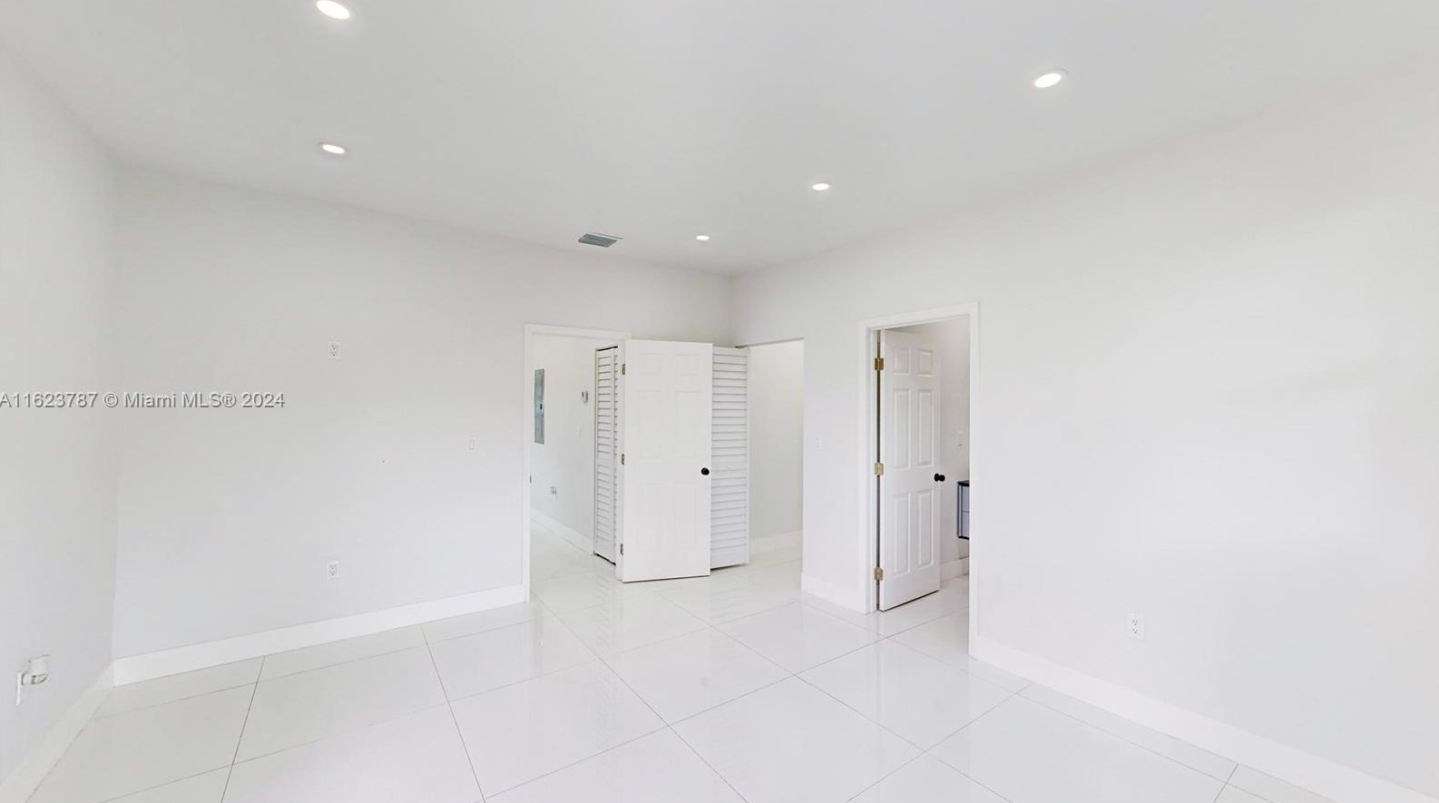 2013 153rd St, Miami FL  33054-2810 exterior