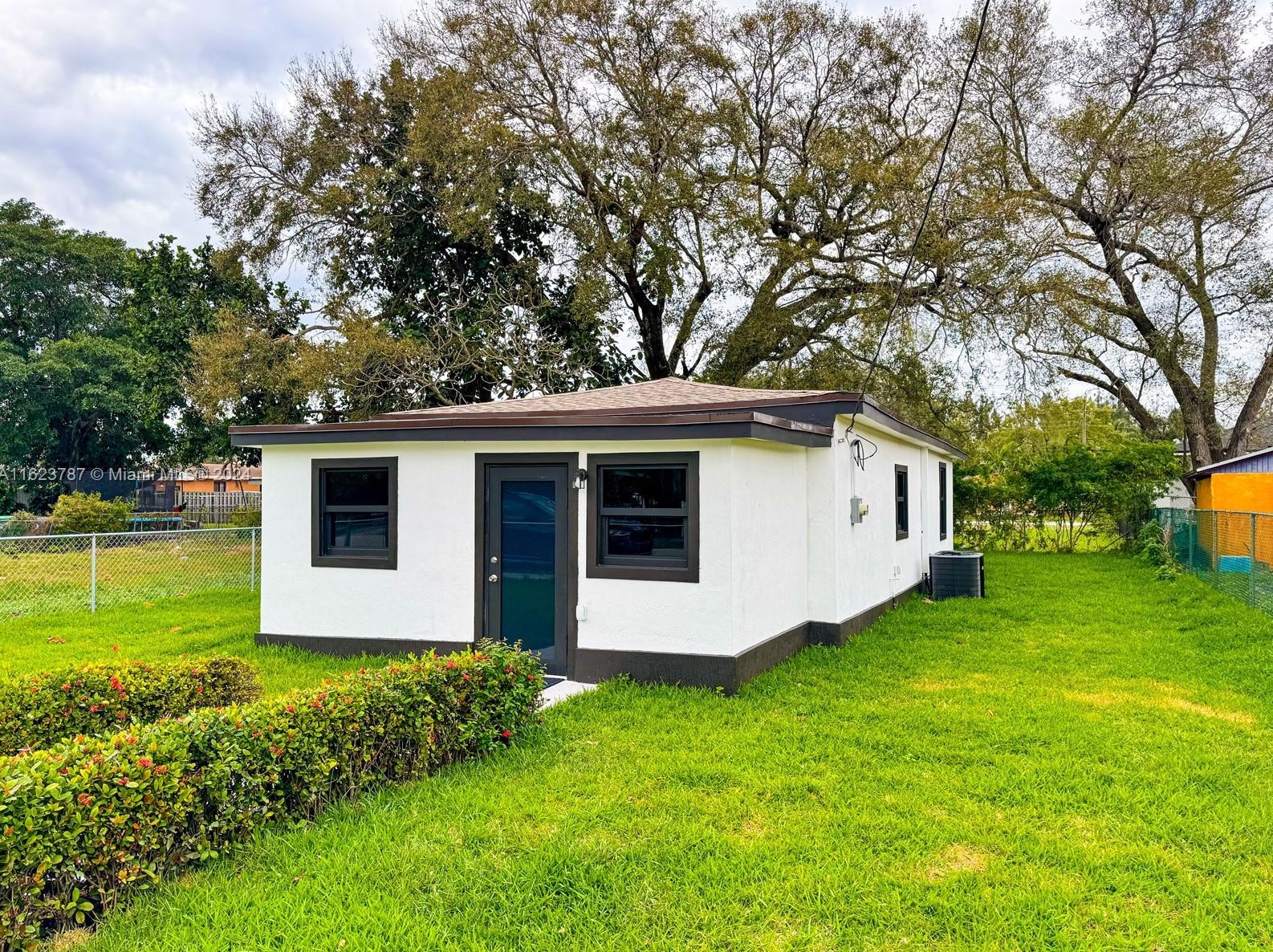 2013 153rd St, Miami FL  33054-2810 exterior